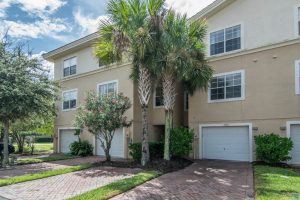 Read more about the article SOLD:  PRIVATE BEACH ACCESS!  Townhome recently listed in NEW PORT RICHEY